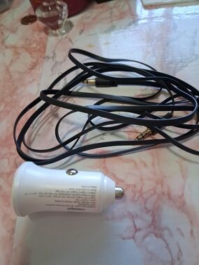 Source Unknown White Car USB Charger with Black 3.5mm Aux Cable